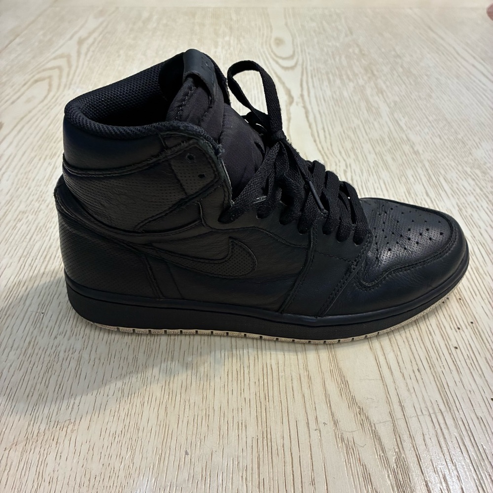 Men’s Nike Jordan 1 Retro High OG Perforated (Back/White) - Picture 14 of 16